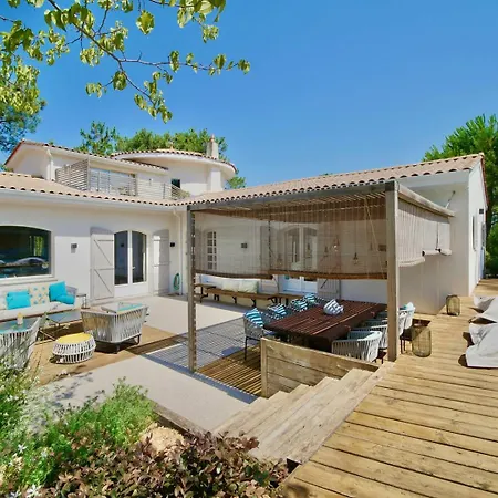 Hébergement de vacances Superbe Avec Piscine Et Jardin Paysage - Le Canon, 230 M² Le Canon